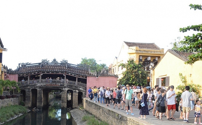 tang truong du lich viet nam se cham lai