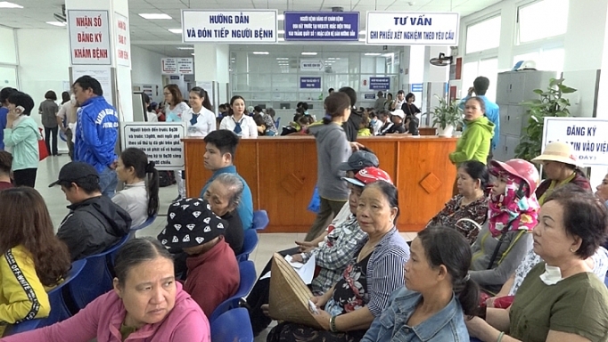 Cải cách thủ tục hành chính - “đòn bẩy” thực hiện bảo hiểm y tế toàn dân cai cach thu tuc hanh chinh don bay thuc hien bao hiem y te toan dan
