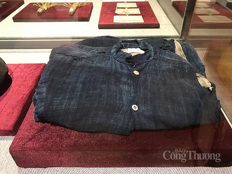 Sống lại thời khắc tháng Tám lịch sử qua các hiện vật quý