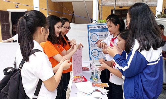 Hướng tới 100% học sinh, sinh viên tham gia bảo hiểm y tế Hướng tới 100% học sinh, sinh viên tham gia bảo hiểm y tế