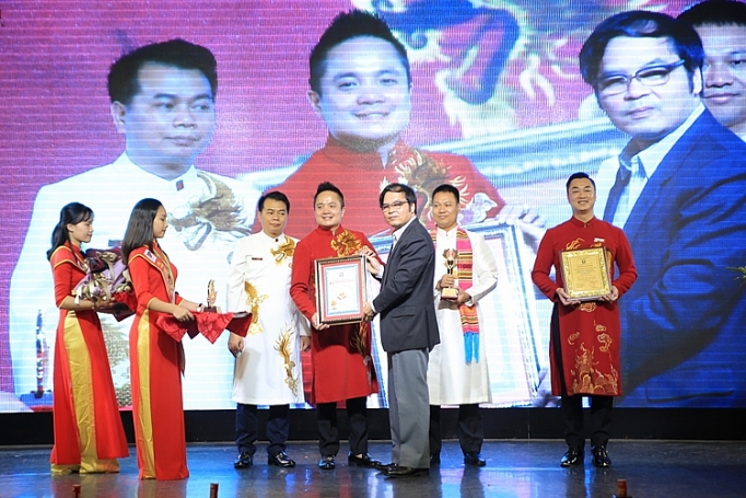 Tập đoàn Trường Tiền 10 năm một chặng đường tap doan truong tien 10 nam mot chang duong