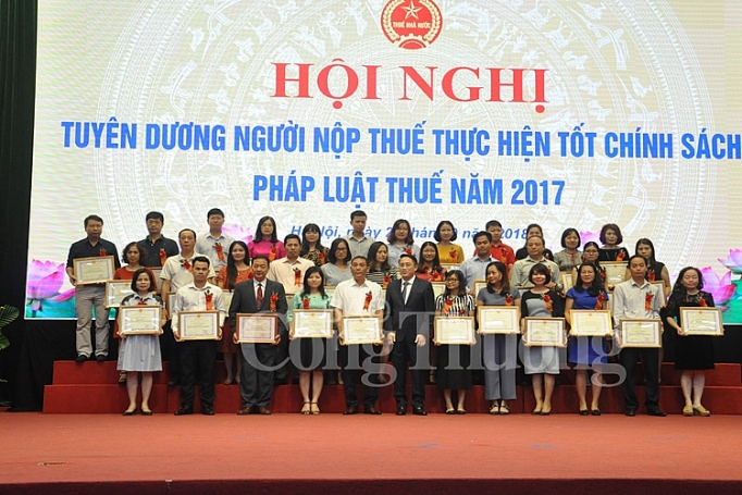bao cong thuong nhan khen thuong cua cuc thue ha noi