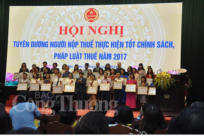 bao cong thuong nhan khen thuong cua cuc thue ha noi