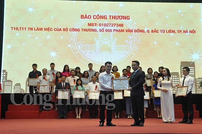 bao cong thuong nhan khen thuong cua cuc thue ha noi