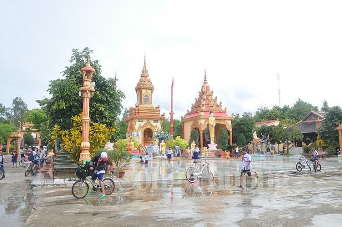 canh dong dien gio suc hut moi cua du lich bac lieu