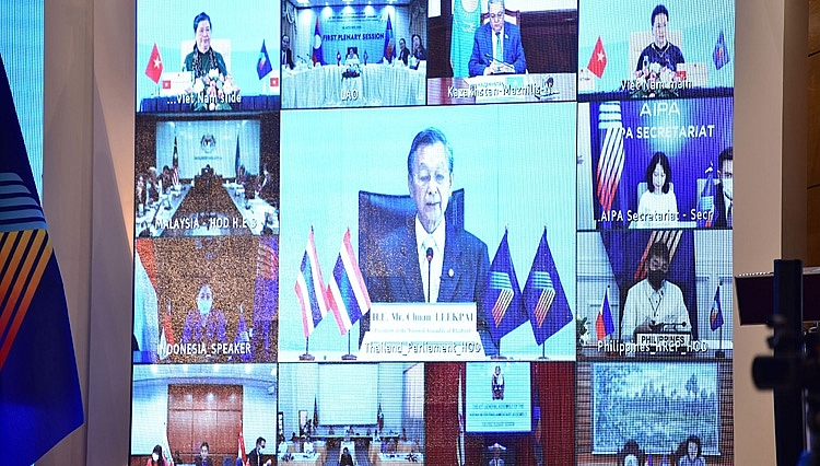 Chủ tịch Hạ viện Thái Lan, Trưởng đoàn đại biểu Hạ viện Thái Lan tại AIPA 41 Chuan Leekpai Phát biểu tại Phiên họp toàn thể thứ nhất 4448-quoc-hoi-3