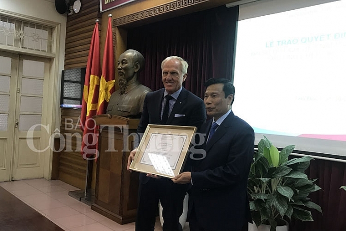 Greg Norman- Huyền thoại golf thế giới làm đại sứ du lịch Việt Nam greg norman huyen thoai golf the gioi lam dai su du lich viet nam