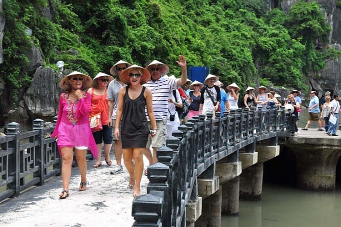 Nghị quyết 08-NQ/TW- đưa du lịch thành ngành kinh tế mũi nhọn nghi quyet 08 nqtw dua du lich thanh nganh kinh te mui nhon