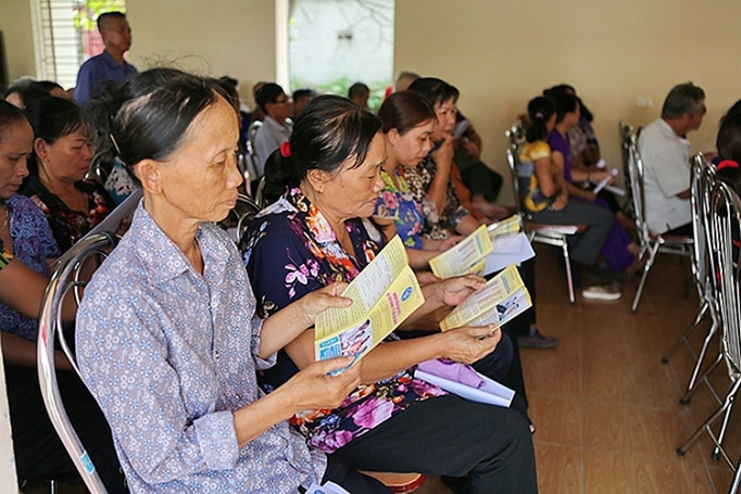 Ủy thác thu: Tạo điều kiện thụ hưởng bảo hiểm xã hội cho người dân uy thac thu tao dieu kien thu huong bao hiem xa hoi cho nguoi dan