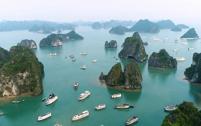 quang ninh tam dung viec dieu chinh phi tham quan vinh ha long