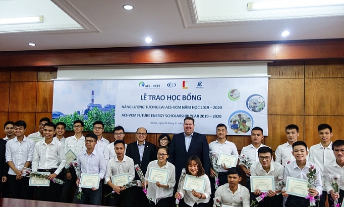 Trao tặng học bổng cho sinh viên ngành điện trao tang hoc bong cho sinh vien nganh dien