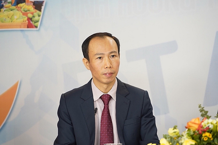 Ông Lê Anh Văn – Giám đốc Trung tâm Hỗ trợ pháp luật, phát triển nguồn nhân lực, Hiệp hội Doanh nghiệp nhỏ và vừa Việt Nam Ông Lê Anh Văn – Giám đốc Trung tâm Hỗ trợ pháp luật, phát triển nguồn nhân lực, Hiệp hội Doanh nghiệp nhỏ và vừa Việt Nam