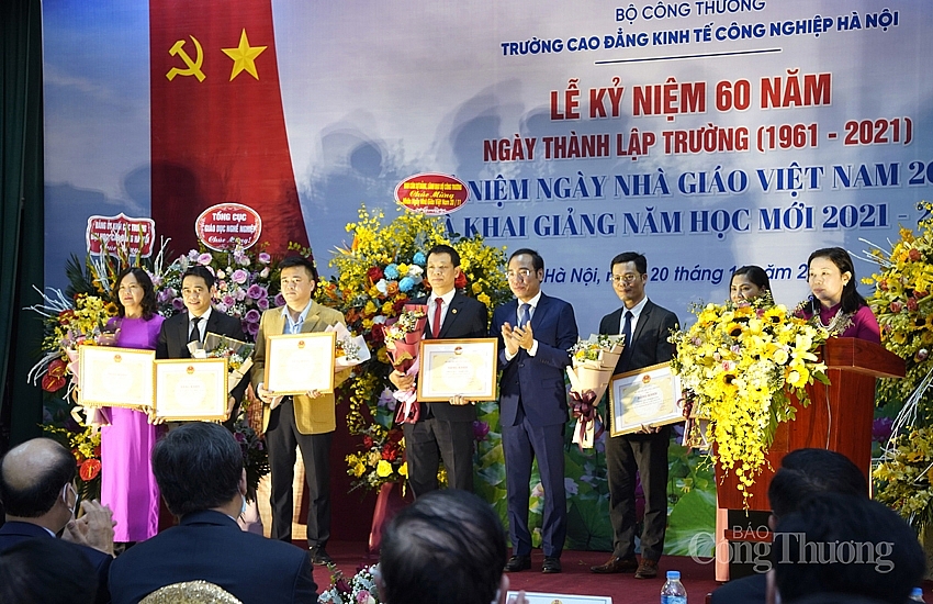 Đổi mới chất lượng đào tạo, đáp ứng yêu cầu nhiệm vụ trong tình hình mới Đổi mới chất lượng đào tạo, đáp ứng yêu cầu nhiệm vụ trong tình hình mới