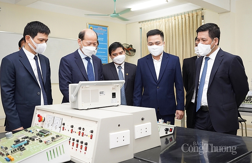 Đổi mới chất lượng đào tạo, đáp ứng yêu cầu nhiệm vụ trong tình hình mới Đổi mới chất lượng đào tạo, đáp ứng yêu cầu nhiệm vụ trong tình hình mới