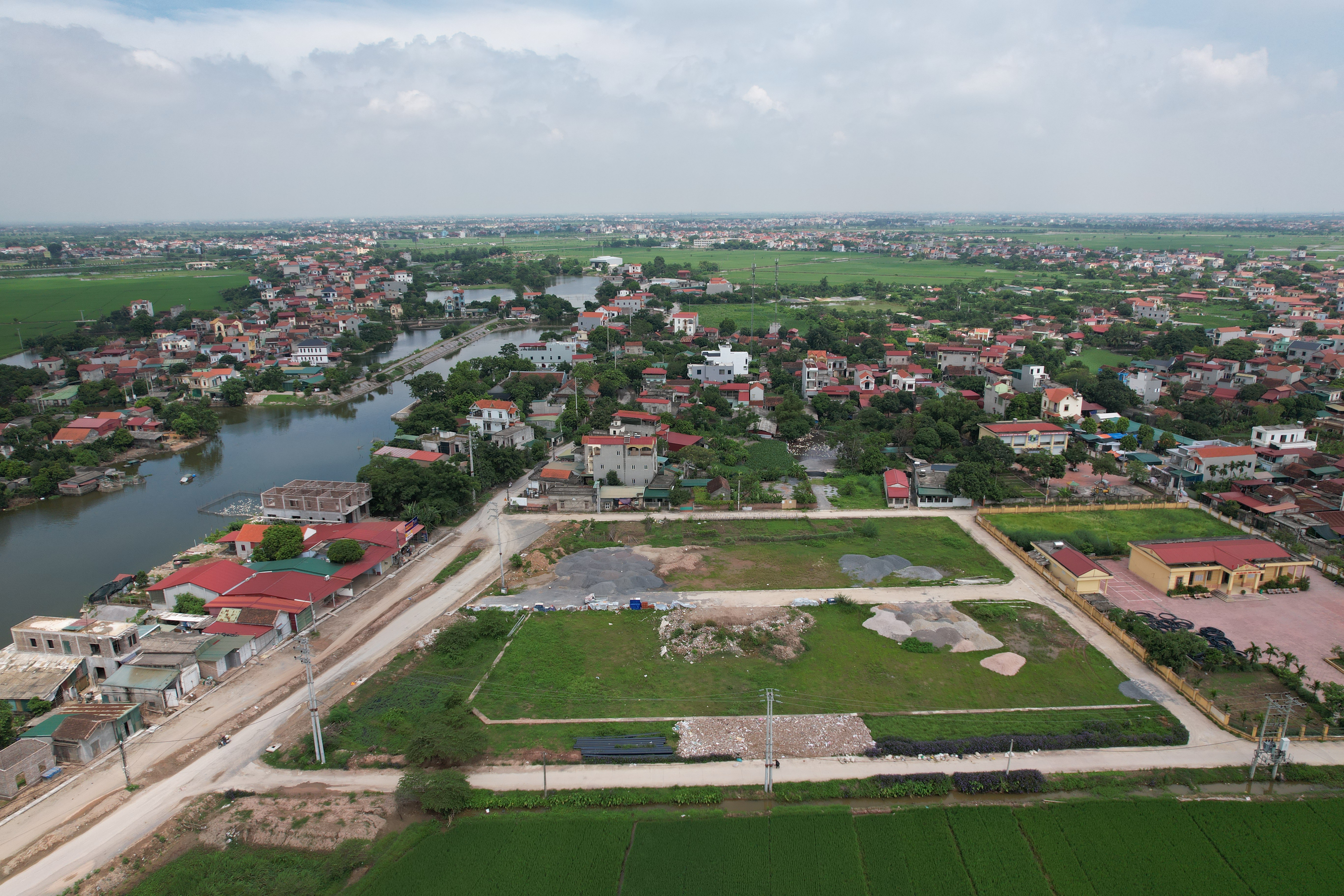Vì sao UBND huyện Phú Xuyên hủy hàng loạt quyết định trúng đấu giá đất? Vì sao UBND huyện Phú Xuyên hủy hàng loạt quyết định trúng đấu giá đất?