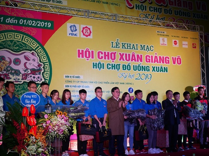 Thỏa sức mua sắm Tết tại Hội chợ Xuân Giảng Võ- Hội chợ Đồ uống Xuân 2019 thoa suc mua sam tet tai hoi cho xuan giang vo hoi cho do uong xuan 2019