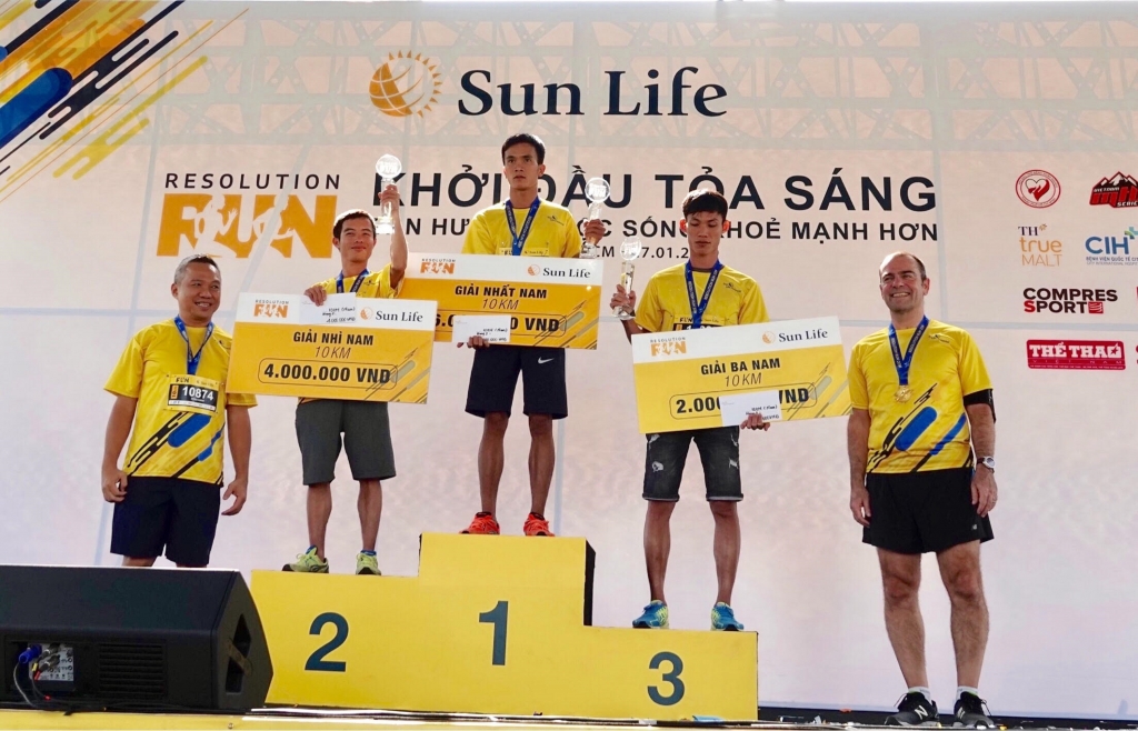 Resolution Run 2019- Trao tặng 100 triệu đồng cho bệnh nhân đái tháo đường resolution run 2019 trao tang 100 trieu dong cho benh nhan dai thao duong
