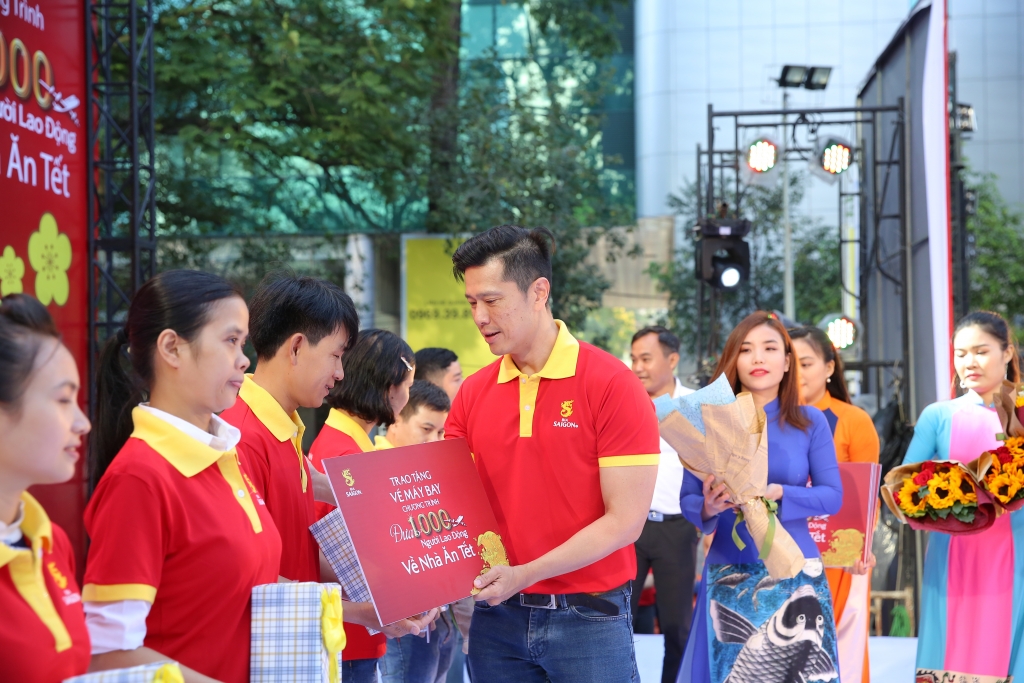 chuyen co dua 1000 nguoi lao dong ve nha an tet chinh thuc cat canh
