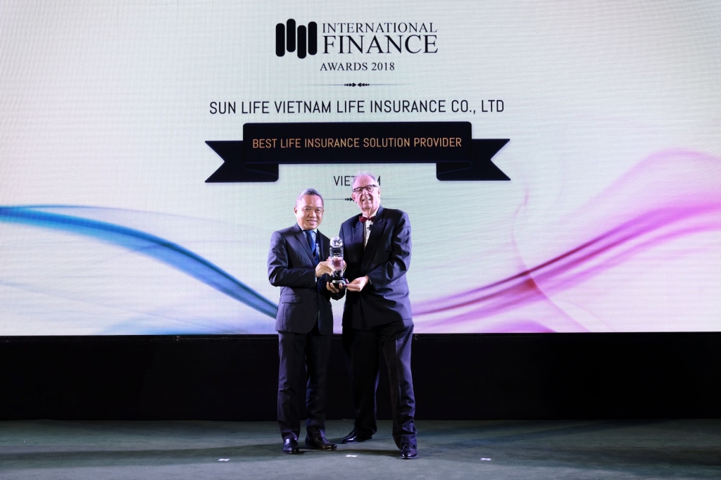 sun life nhan giai thuong cong ty cung cap giai phap bao hiem nhan tho tot nhat viet nam 2018
