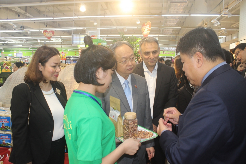 Bộ trưởng Thương mại Thái Lan đến Big C Việt Nam tìm hiểu sản phẩm Việt tiềm năng xuất khẩu bo truong thuong mai thai lan den big c viet nam tim hieu san pham viet tiem nang xuat khau