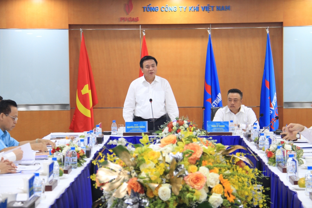 Thấu hiểu hơn những gian nan, nhọc nhằn của ngành dầu khí thau hieu hon nhung gian nan nhoc nhan cua nganh dau khi