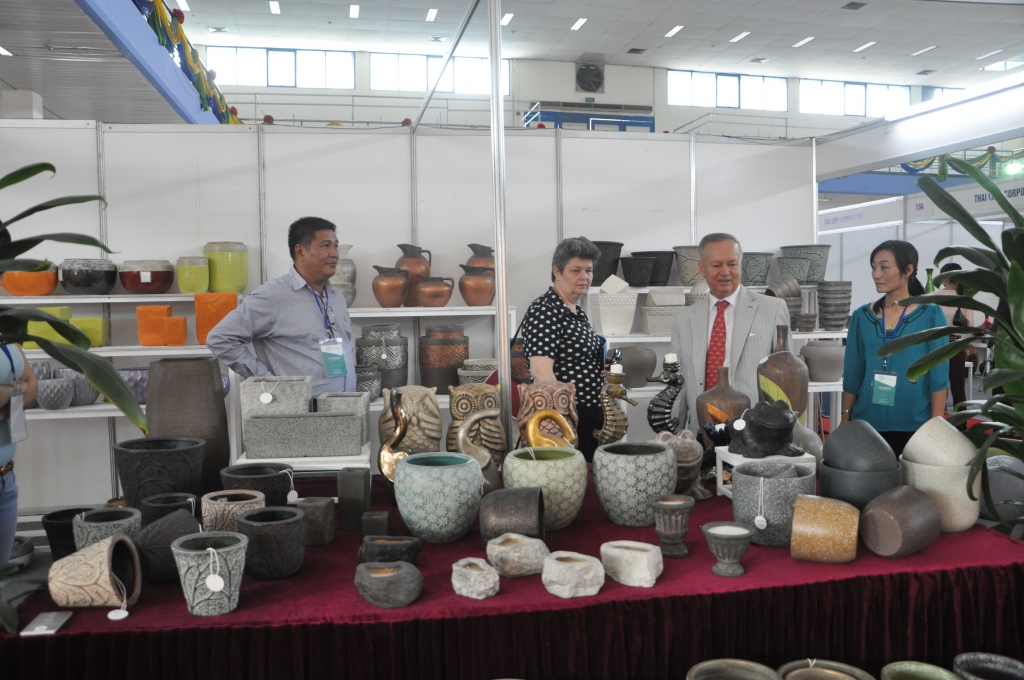 Hội chợ “Đặc sản Vùng miền Việt Nam” và Triển lãm “Mỗi làng một sản phẩm- OVOP” hoi cho dac san vung mien viet nam va trien lam moi lang mot san pham ovop