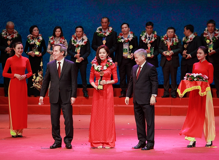 NPK Cà Mau nhận giải thưởng Bông lúa vàng Việt Nam lần thứ III năm 2018 npk ca mau nhan giai thuong bong lua vang viet nam lan thu iii nam 2018