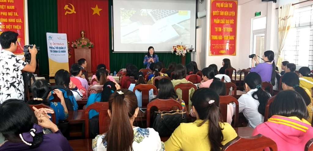 sun life viet nam giup phu nu them kien thuc ve quan ly tai chinh