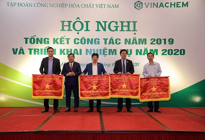 vinachem duy tri hieu qua kinh doanh phat trien cac san pham chu luc