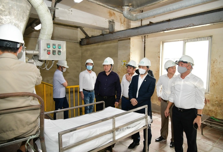 Ông Nguyễn Hoàng Anh cùng đoàn công tác thăm quan dây chuyền sản xuất của Công ty TNHH MTV Đạm Ninh Bình Ông Nguyễn Hoàng Anh cùng đoàn công tác thăm quan dây chuyền sản xuất của Công ty TNHH MTV Đạm Ninh Bình