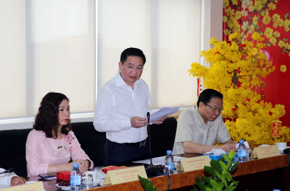 Ông Nguyễn Huy Hưng - Bí thư Đảng ủy, Chủ tịch HĐQT Vinafood 2 báo cáo với Đoàn công tác Ông Nguyễn Huy Hưng - Bí thư Đảng ủy, Chủ tịch HĐQT Vinafood 2 báo cáo với Đoàn công tác