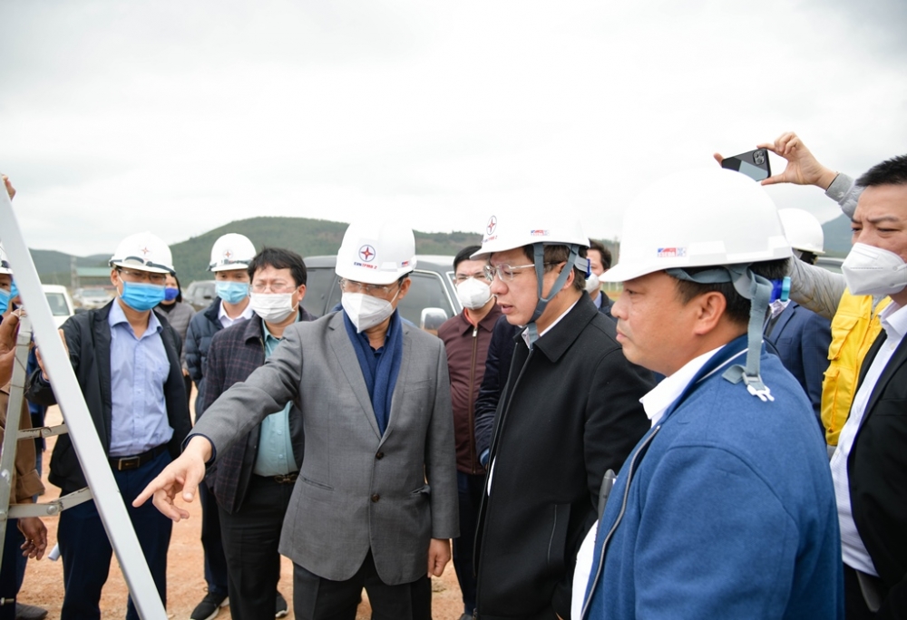 Phó Chủ tịch Ủy ban Quản lý vốn nhà nước tại doanh nghiệp Hồ Sỹ Hùng kiểm tra thực địa, đánh giá tình hình thực hiện các Dự án tại Trung tâm điện lực Quảng Trạch Phó Chủ tịch Ủy ban Quản lý vốn nhà nước tại doanh nghiệp Hồ Sỹ Hùng kiểm tra thực địa, đánh giá tình hình thực hiện các Dự án tại Trung tâm điện lực Quảng Trạch