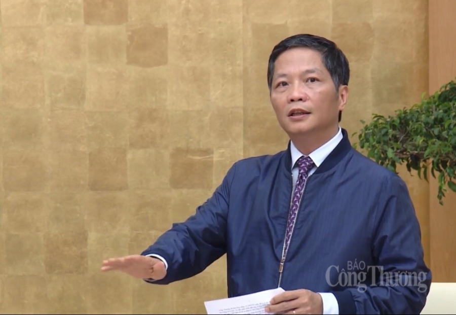 Trưởng ban Kinh tế Trung ương – Bộ trưởng Bộ Công Thương Trần Tuấn Anh baáo cáo tại phiên họp