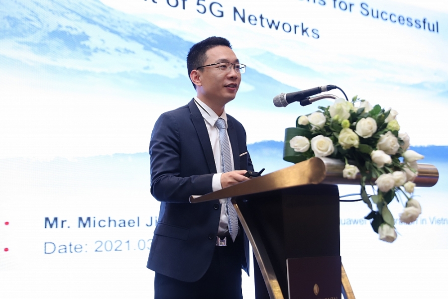 Ông Michael Jiang, Giám đốc Công nghệ (CTO) của Huawei Việt Nam, chia sẻ tại Hội thảo và Triển lãm World Mobile Broadband & ICT 2021