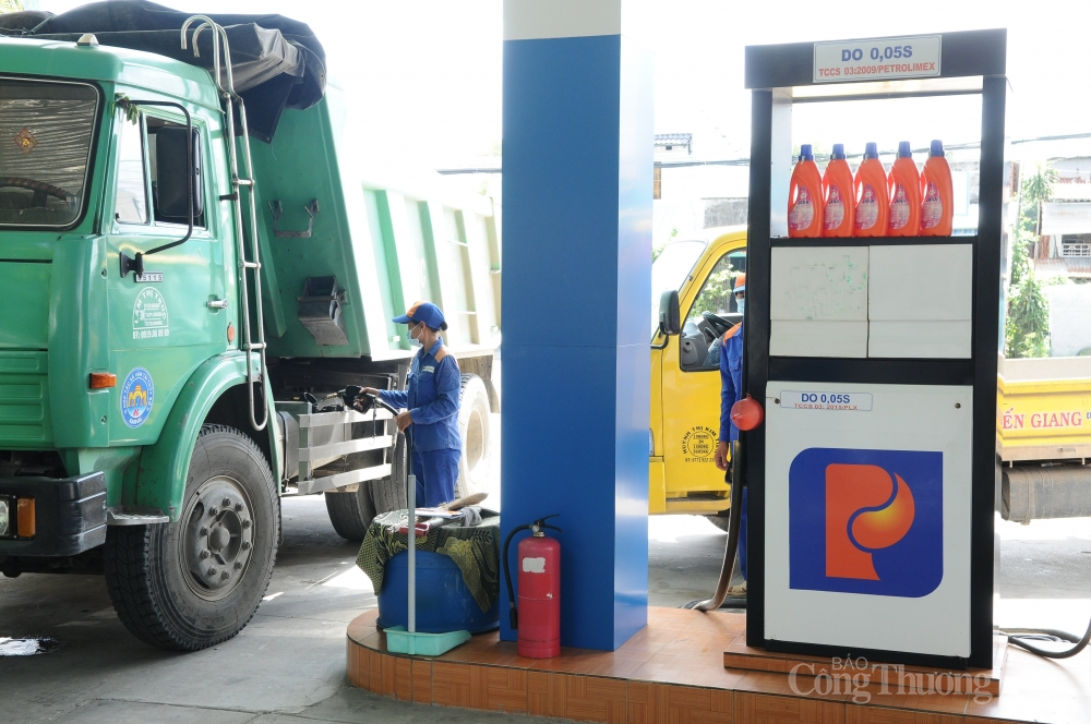 Thiếu hụt nguồn cung xăng dầu- Bộ Công Thương “hóa giải” cách nào?