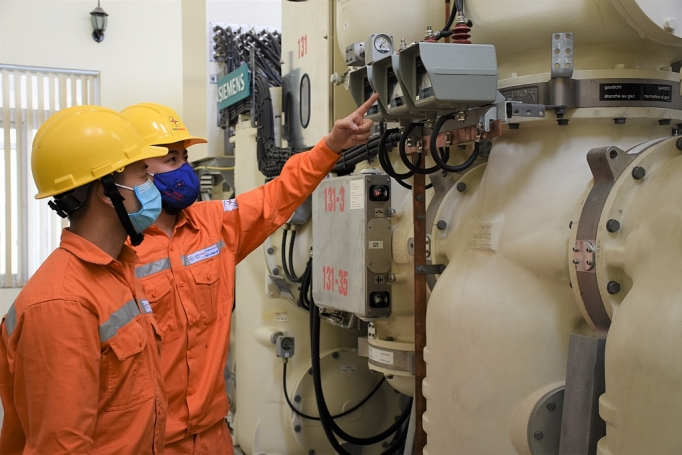 EVNHANOI triển khai các phương án đảm bảo điện tại ổ dịch thôn Hạ Lôi evnhanoi trien khai cac phuong an dam bao dien tai o dich thon ha loi