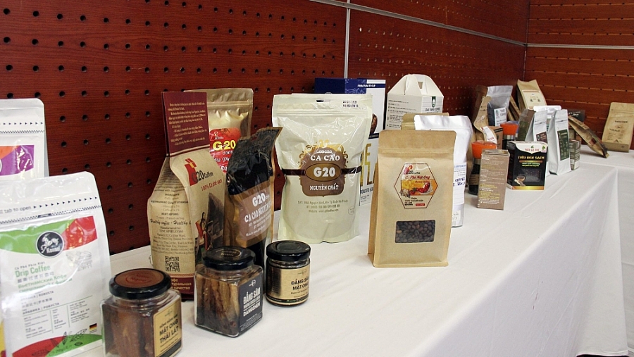 Gian hàng Việt trực tuyến sẽ là nơi tập hợp các thương hiệu uy tín, sản phẩm chất lượng của doanh nghiệp sản xuất Việt Gian hàng Việt trực tuyến sẽ là nơi tập hợp các thương hiệu uy tín, sản phẩm chất lượng của doanh nghiệp sản xuất Việt