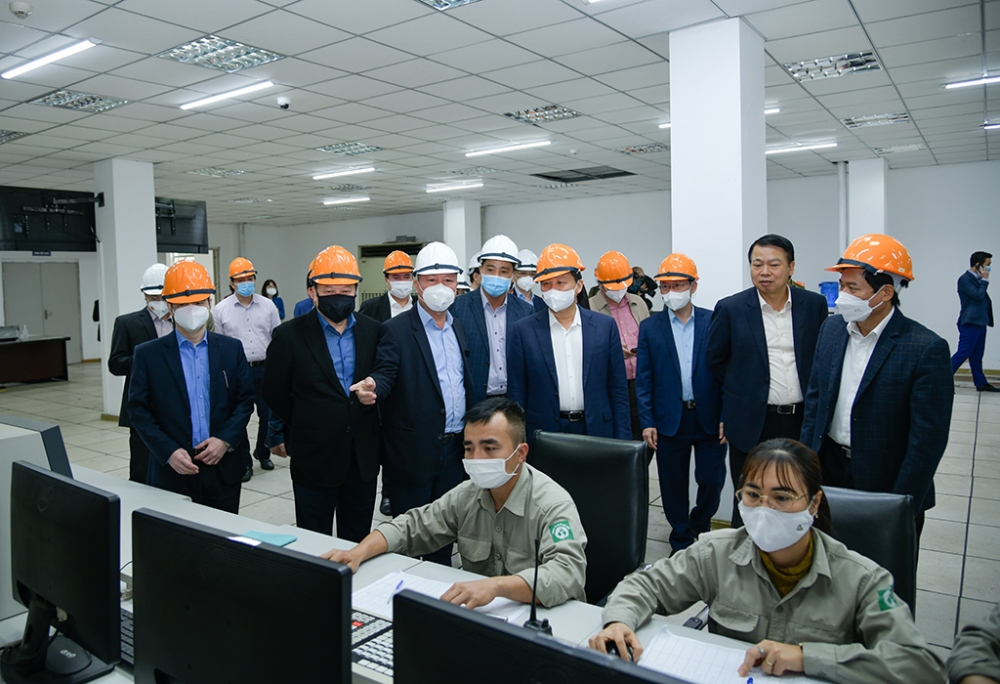 Phó Thủ tướng Chính phủ Lê Minh Khái cùng đoàn công tác thăm Trung tâm Điều khiển nhà máy Đạm Hà Bắc Phó Thủ tướng Chính phủ Lê Minh Khái cùng đoàn công tác thăm Trung tâm Điều khiển nhà máy Đạm Hà Bắc
