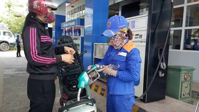 Sau chuỗi giảm sâu, giá xăng tăng trở lại sau chuoi giam sau gia xang tang tro lai