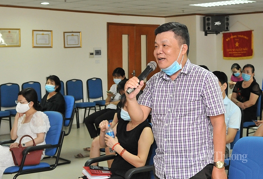 các đảng viên Đảng bộ Báo Công Thương đã đặt ra nhiều vấn đề trao đổi với GS.TS Hoàng Chí Bảo về những khó khăn trong việc thu hút độc giả đối với người làm báo kinh tế các đảng viên Đảng bộ Báo Công Thương đã đặt ra nhiều vấn đề trao đổi với GS.TS Hoàng Chí Bảo về những khó khăn trong việc thu hút độc giả đối với người làm báo kinh tế