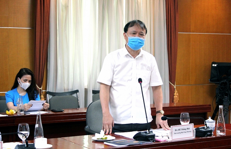 Thứ trưởng Bộ Công Thương Đỗ Thắng Hải khẳng định, Bộ sẽ ưu tiên xây dựng chính sách để các doanh nghiệp phát triển lành mạnh và có nhiều đóng góp cho sự phát triển của đất nước Thứ trưởng Bộ Công Thương Đỗ Thắng Hải khẳng định, Bộ sẽ ưu tiên xây dựng chính sách để các doanh nghiệp phát triển lành mạnh và có nhiều đóng góp cho sự phát triển của đất nước