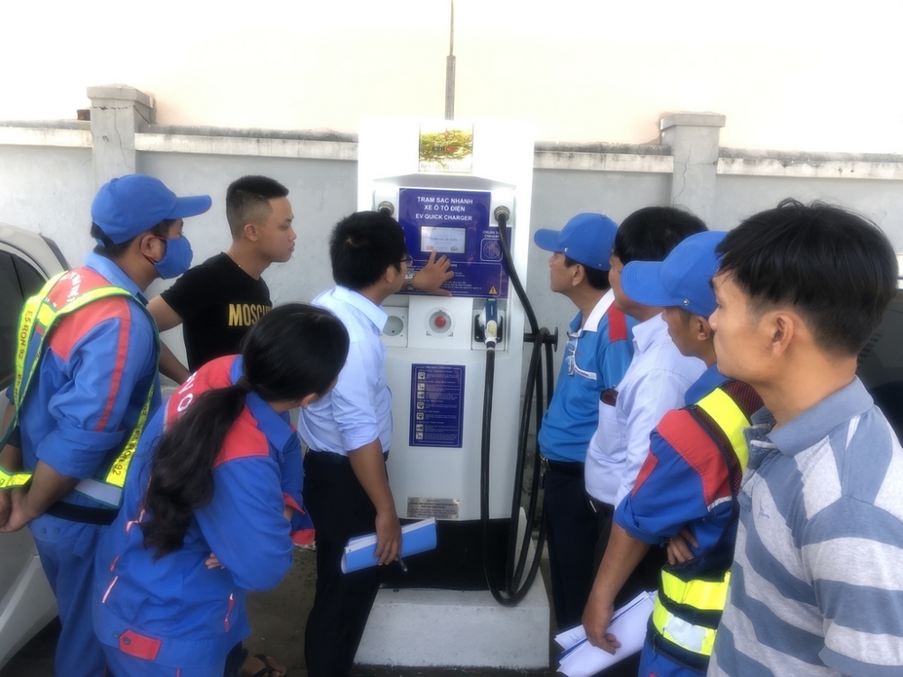 Trung tâm sản xuất thiết bị đo điện tử Điện lực miền Trung (CPCEMEC) đào tạo chuyển giao vận hành trạm sạc tại các CHXD của PVOil Trung tâm sản xuất thiết bị đo điện tử Điện lực miền Trung (CPCEMEC) đào tạo chuyển giao vận hành trạm sạc tại các CHXD của PVOil