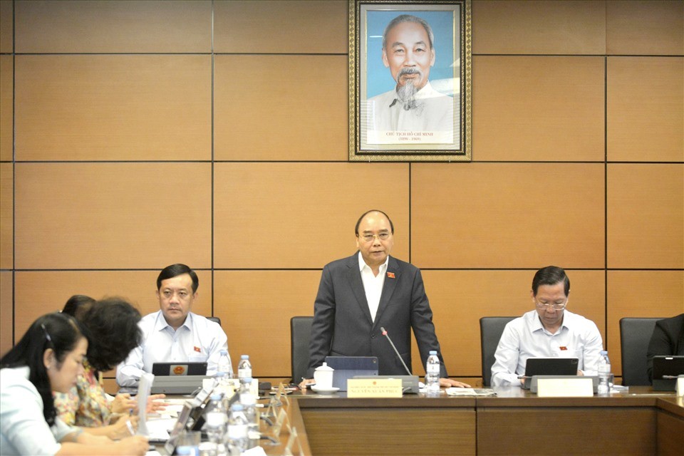 Chủ tịch nước Nguyễn Xuân Phúc phát biểu tại thảo luận tổ Chủ tịch nước Nguyễn Xuân Phúc phát biểu tại thảo luận tổ