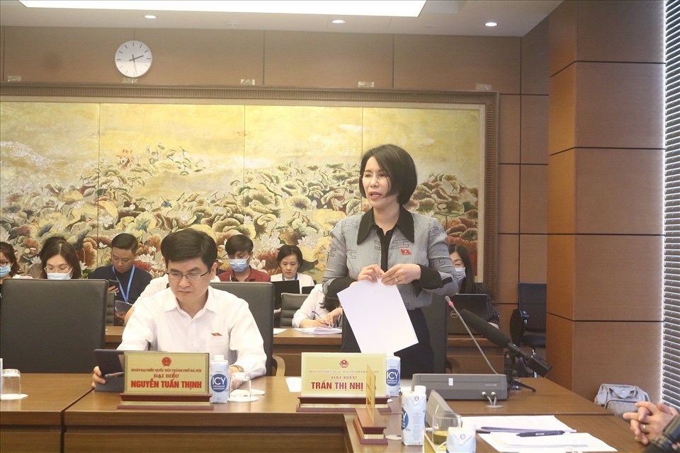 Bà Trần Thị Nhị Hà thảo luận tại tổ về dự án Luật Khám bệnh, chữa bệnh Bà Trần Thị Nhị Hà thảo luận tại tổ về dự án Luật Khám bệnh, chữa bệnh