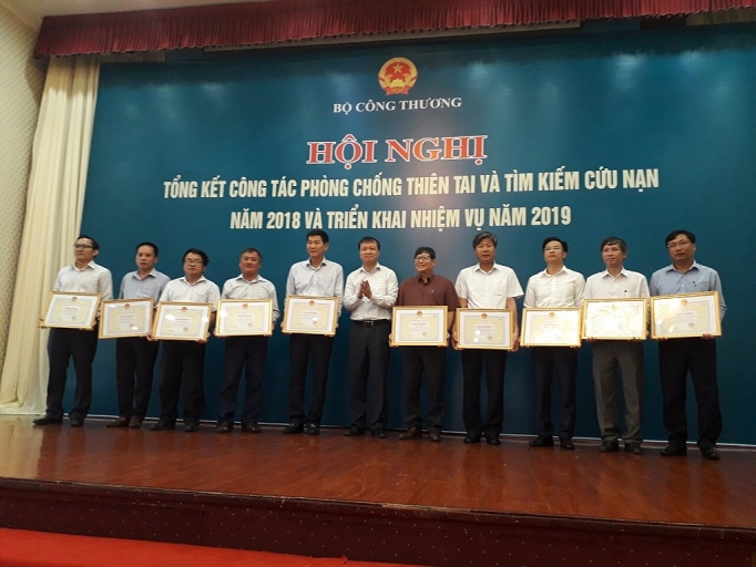 Nghiêm túc thực hiện các quy định của pháp luật về phòng chống thiên tai và tìm kiếm cứu nạn nghiem tuc thuc hien cac quy dinh cua phap luat ve phong chong thien tai va tim kiem cuu nan