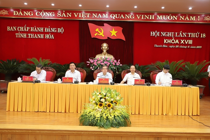 phat trien cong nghiep can lay loc hoa dau va cac san pham hoa dau la chu dao