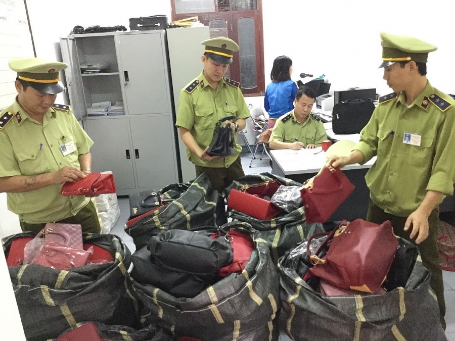 Tăng chế tài, siết chặt quản lý trong hoạt động thương mại điện tử tang che tai siet chat quan ly trong hoat dong thuong mai dien tu