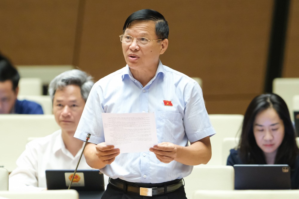 đại biểu Trần Văn Tiến - đoàn Vĩnh 