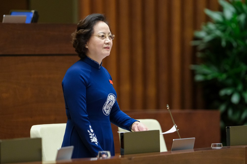 Bộ trưởng Bộ Nội vụ Phạm Thị Thanh Trà phát biểu giải trình tại phiên thảo luận. Bộ trưởng Bộ Nội vụ Phạm Thị Thanh Trà phát biểu giải trình tại phiên thảo luận.