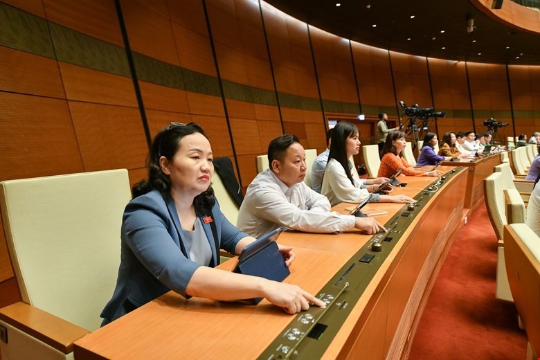 Quốc hội biểu quyết thông qua Nghị quyết thí điểm mô hình tổ chức hoạt động lao động, hướng nghiệp, dạy nghề cho phạm nhân ngoài trại giam Quốc hội biểu quyết thông qua Nghị quyết thí điểm mô hình tổ chức hoạt động lao động, hướng nghiệp, dạy nghề cho phạm nhân ngoài trại giam